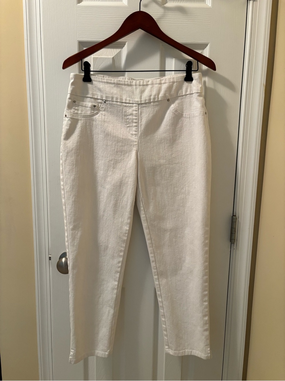 Ruby Rd. Cream Cropped Straight Pull-On Pants